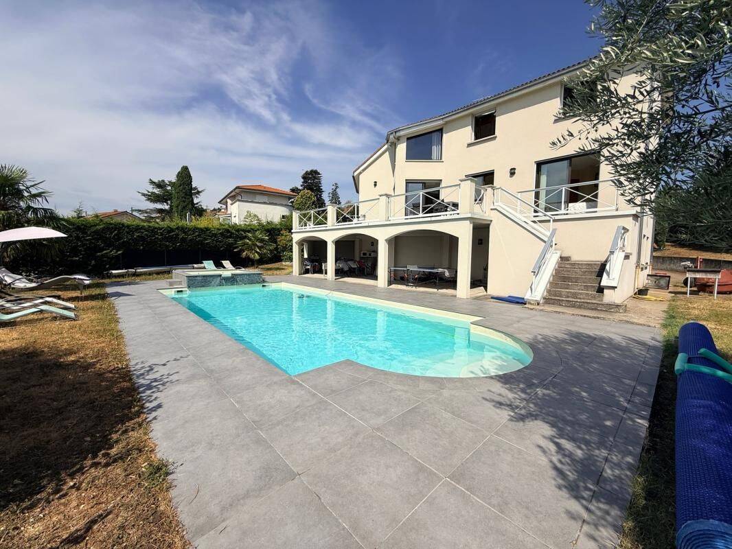 Maison 5 pièces 138 m² · à Genilac · 137,7 m² · 490 000 €