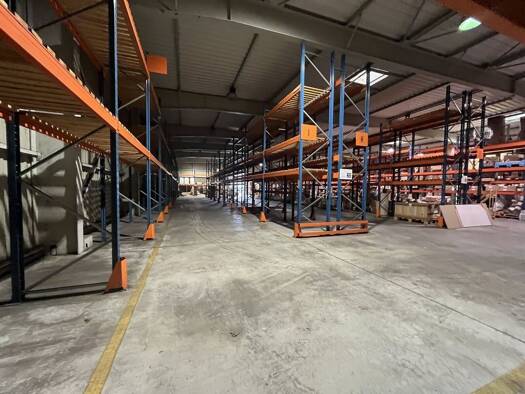 Local d'activités à louer 4 163 € 666 m² d'espace de stockage Hôtel de Ville Saint-Nazaire 44600