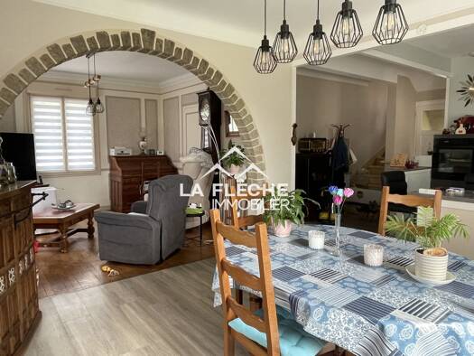 Maison à vendre 178 500 € 5 pièces 3 chambres 103 m² 1 070 m² de terrain La Flèche 72200