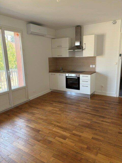 Appartement 1 pièce 37 m² · à Bron · 37,1 m² · 800 €