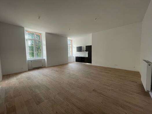 Appartement à louer 790 € 4 pièces 3 chambres 83 m² RDC Montmirail 51210