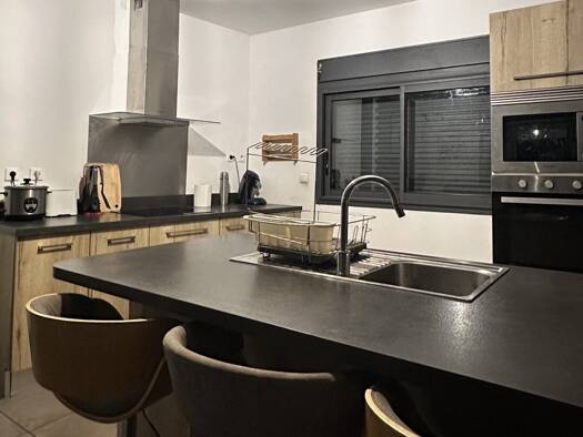 Maison à louer 1 650 € 4 pièces 3 chambres 98 m² Saint-Pierre 97410