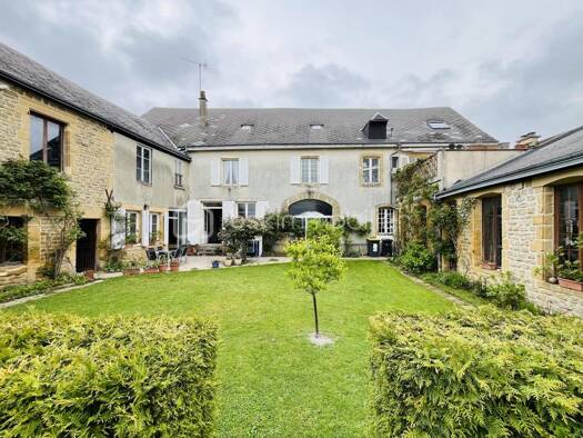 Immeuble à vendre 469 000 € 581 m² Balan 08200