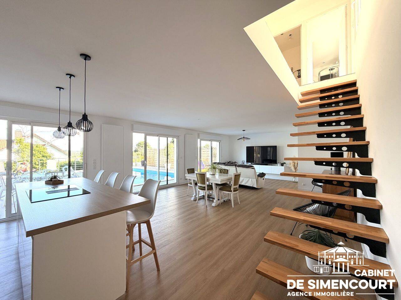 Maison 7 pièces 200 m² · à Bougainville · 200 m² · 449 999 €