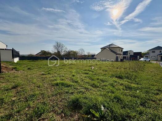 Terrain constructible viabilisé à vendre 109 400 € 772 m² de terrain Neuville-sur-Sarthe 72190