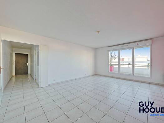 Appartement à vendre 209 990 € 3 pièces 2 chambres 68 m² Étage 4/4 La Closerie-Les Aulnes Combs-la-Ville 77380