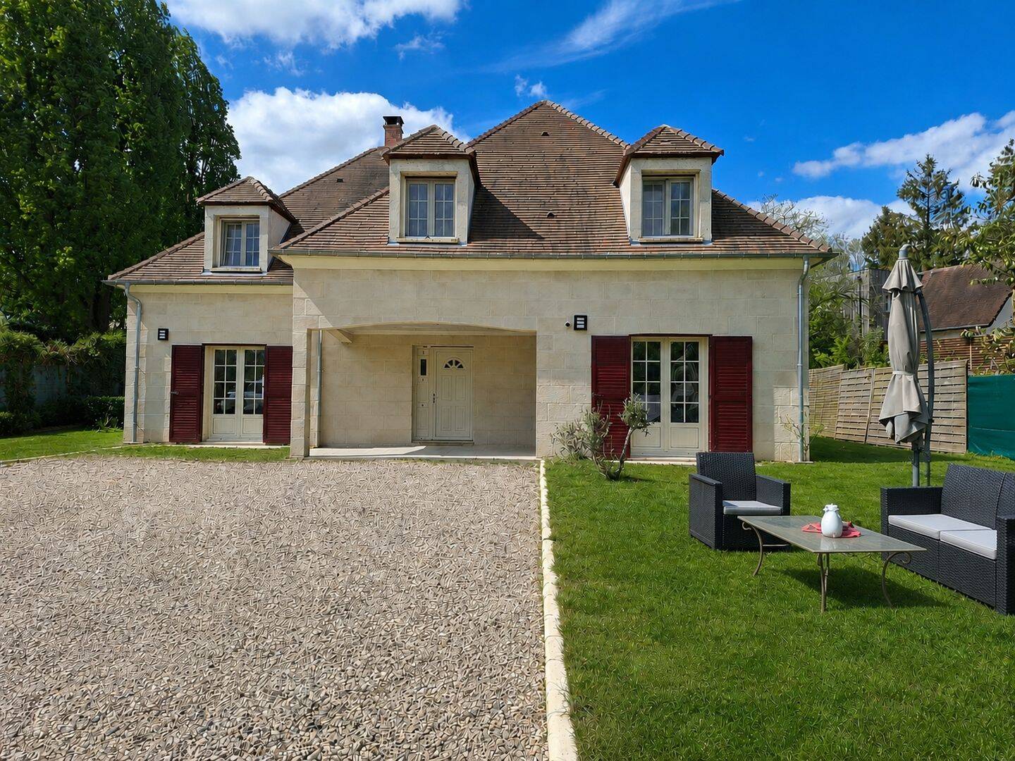 Maison 10 pièces 267 m² · à Esches · 267 m² · 665 000 €