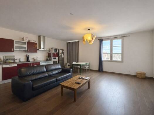 Appartement à vendre 122 000 € 3 pièces 2 chambres 72,2 m² Étage 3/3 Centre Ville Roquemaure 30150