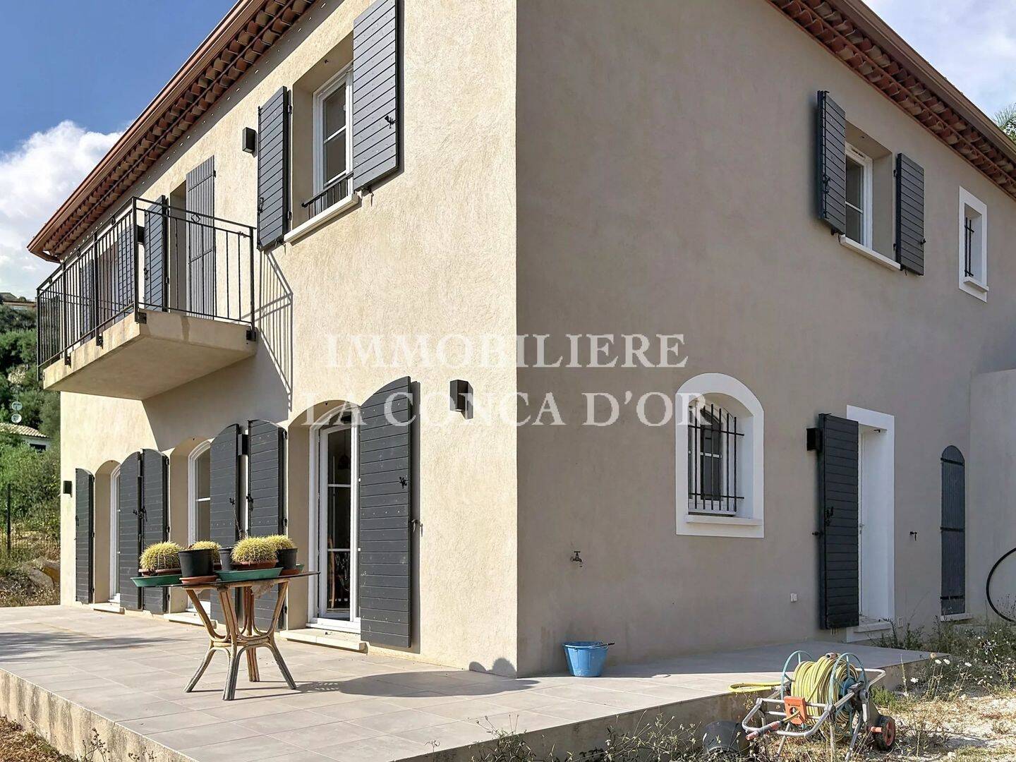 Maison 5 pièces 147 m² · à Saint-André-de-la-Roche · 147,3 m² · 914 000 €