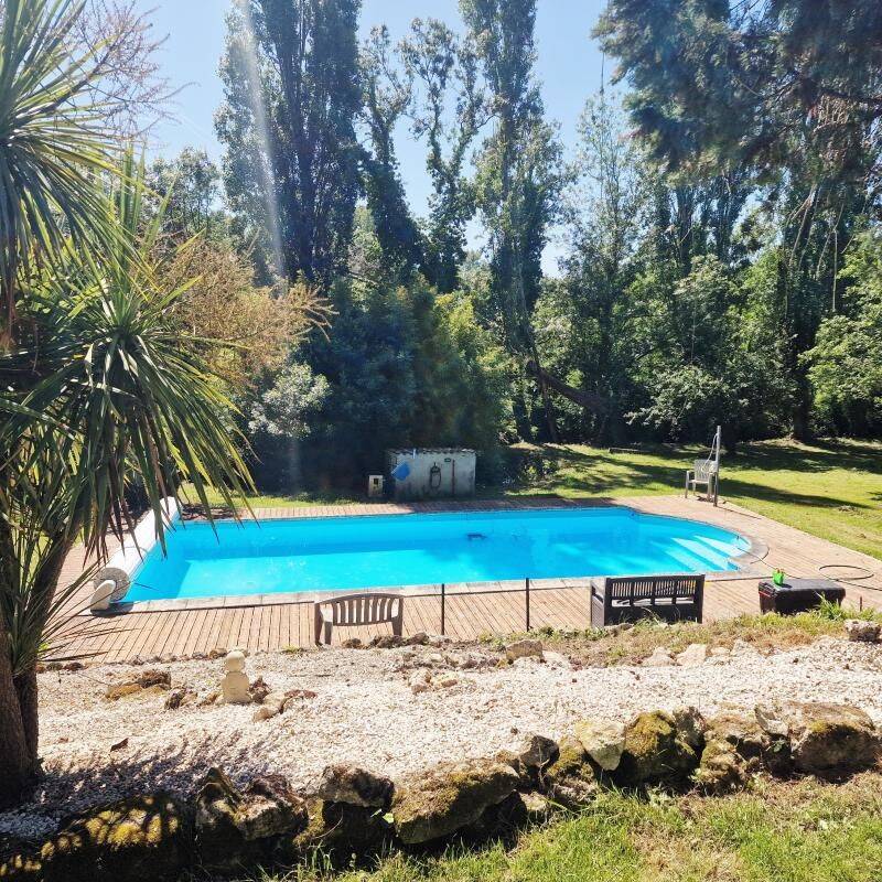 Maison 4 pièces 195 m² · à Saint-Nazaire-sur-Charente · 195 m² · 393 000 €