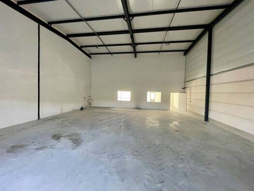 Local d'activités à louer 2 000 € 230 m² d'espace de stockage Venette 60280