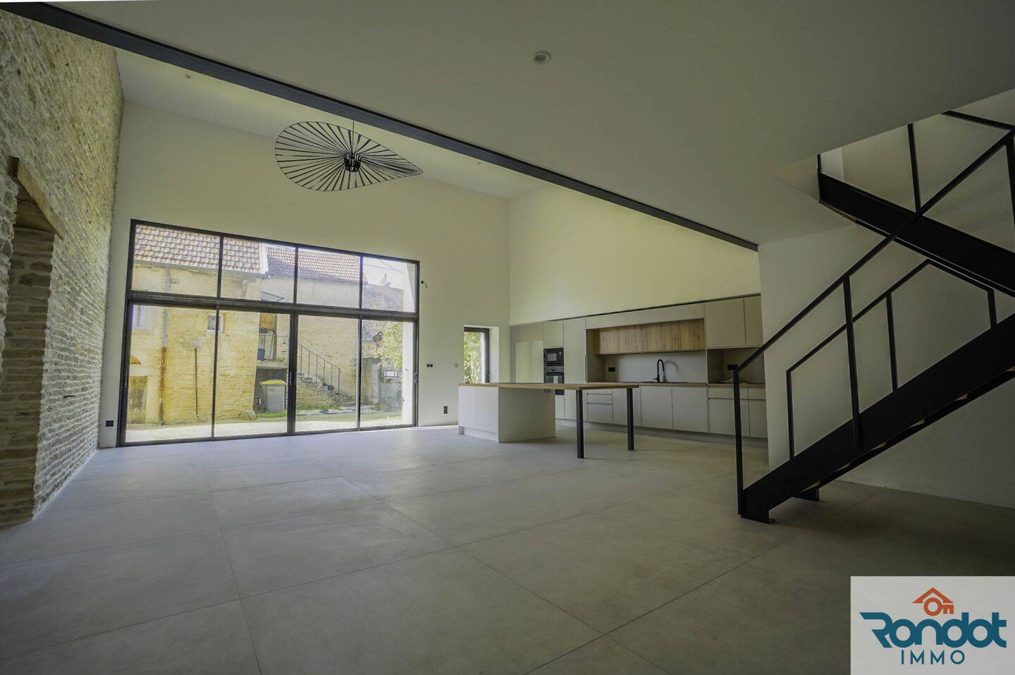 Maison 5 pièces 222 m² · à Villecomte · 222 m² · 350 000 €