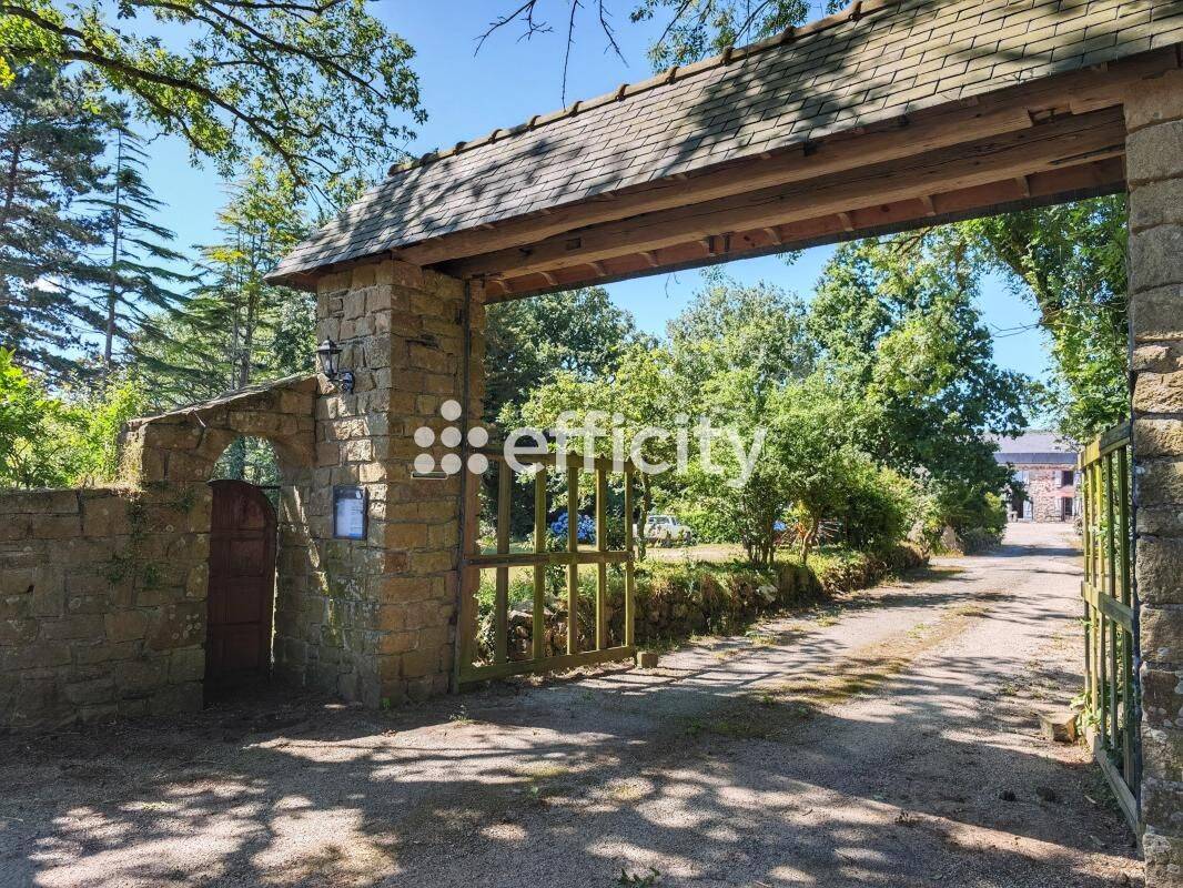 Maison 20 pièces 466 m² · à Plomodiern · 466 m² · 833 900 €