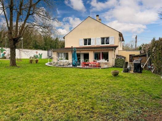 Maison à vendre 530 000 € 8 pièces 6 chambres 220 m² 983 m² de terrain Centre Ville Mennecy 91540