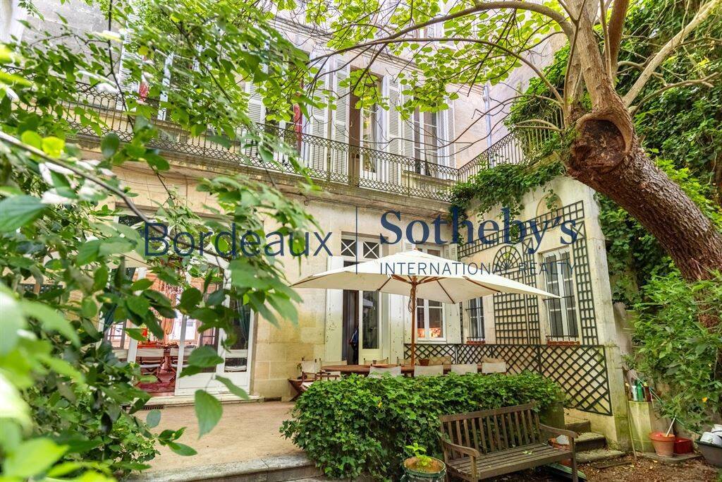 Maison 12 pièces 330 m² · à Bordeaux · 330 m² · 1 680 000 €