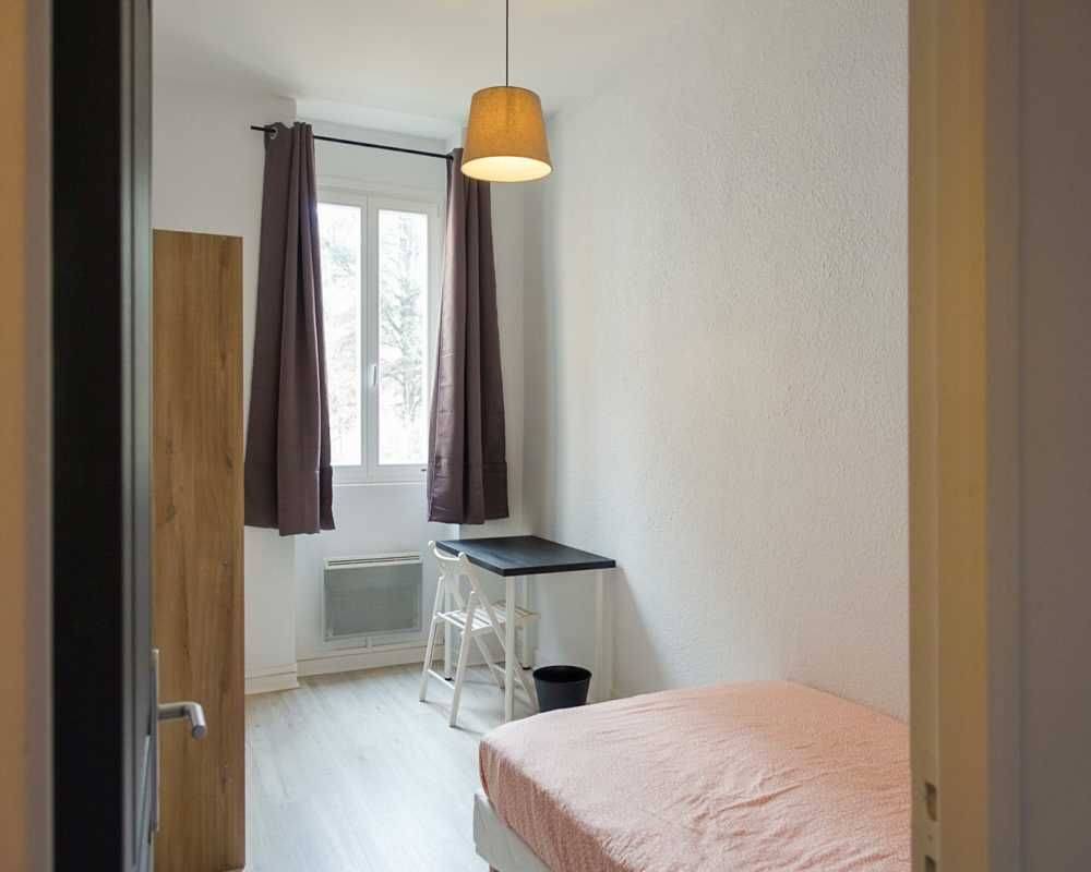 Appartement 4 pièces 90 m² · à Lyon 4ème Arrondissement · 90 m² · 525 €