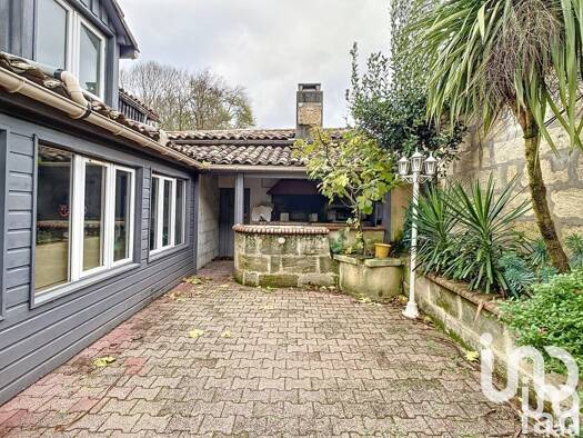 Immeuble à vendre 262 000 € 573 m² Saint-Médard-de-Guizières 33230