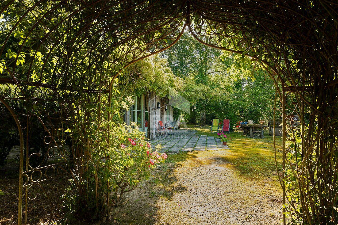 Maison 4 pièces 675 m² · à Saint-Vit · 675 m² · 2 625 000 €