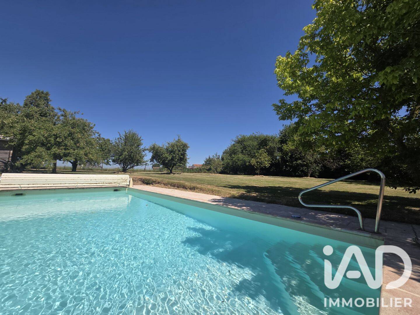 Maison 8 pièces 235 m² · à Dangers · 235 m² · 330 000 €