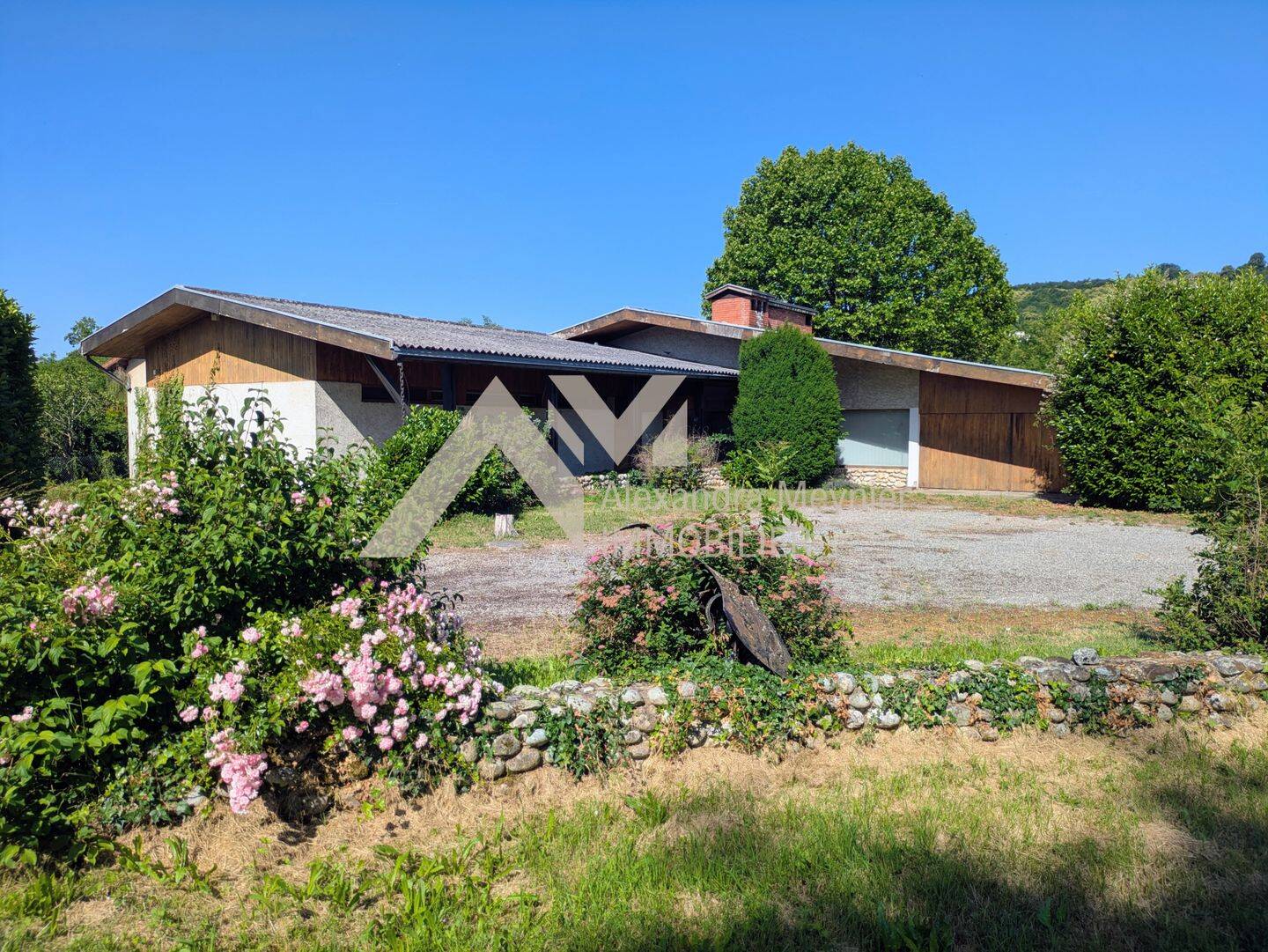Maison 8 pièces 215 m² · à Chatte · 215 m² · 279 000 €