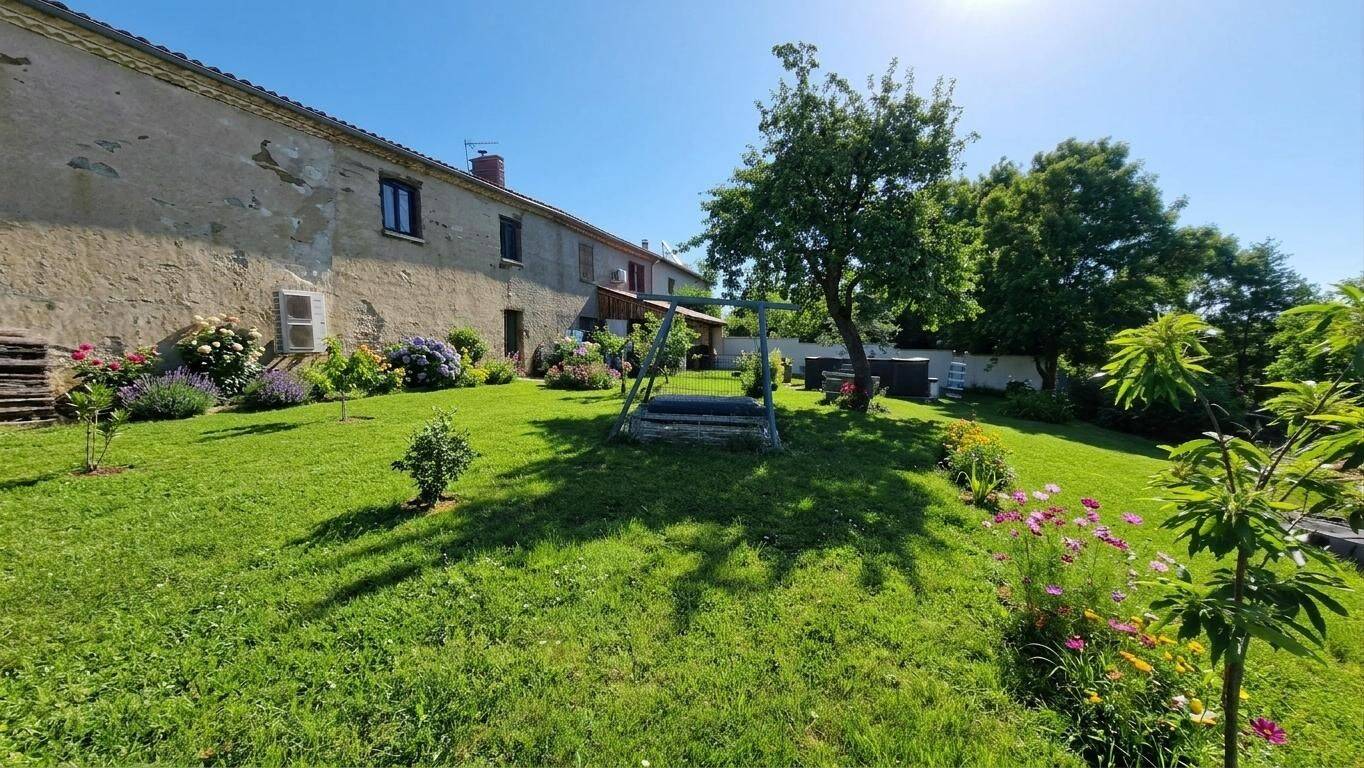 Maison 7 pièces 208 m² · à Saint-Germain-Laval · 208 m² · 300 000 €