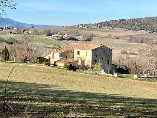 Maison à vendre 849 000 € 4 pièces 285 m² 2 870 m² de terrain Villemus 04110