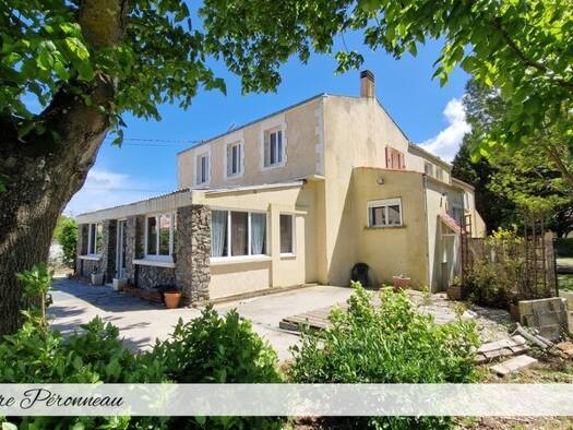 Maison à vendre 555 000 € 12 pièces 9 chambres 235 m² 1 267 m² de terrain Yves 17340