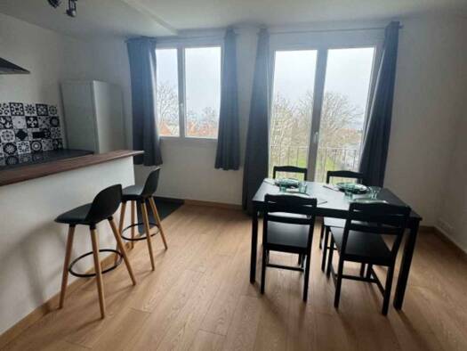 Appartement à louer 950 € 1 pièce 27 m² Étage 4/4 Plateau-Mont Valérien Rueil-Malmaison 92500