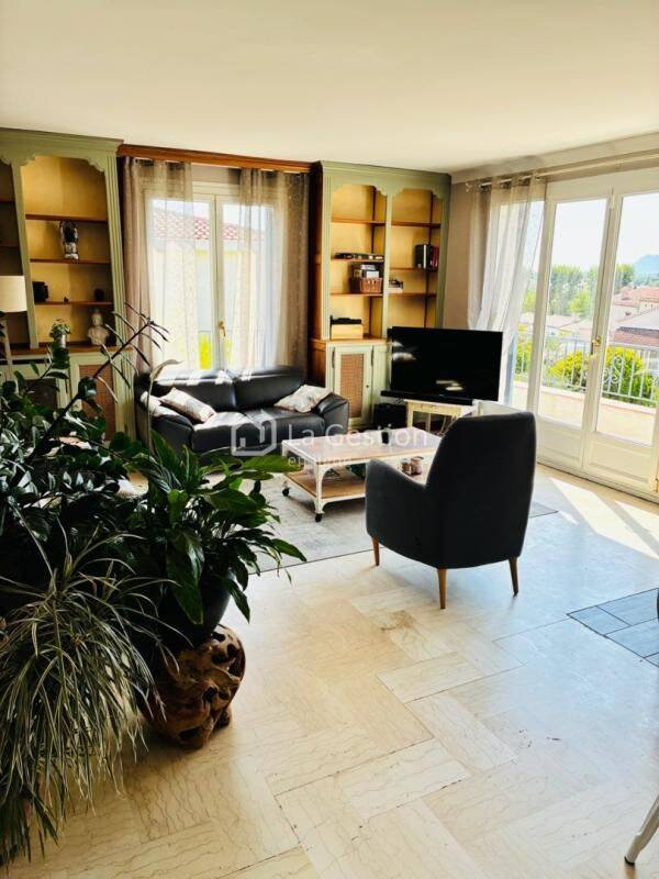 Maison 6 pièces 160 m² · à Hyères · 160 m² · 2 150 €/mois