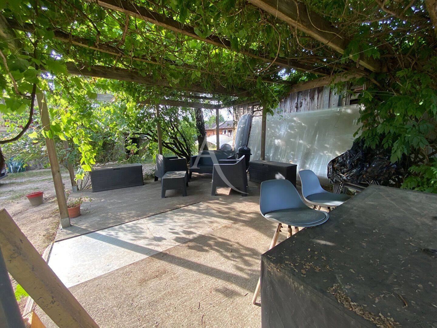 Maison 6 pièces 160 m² · à Les Bordes · 160 m² · 216 000 €