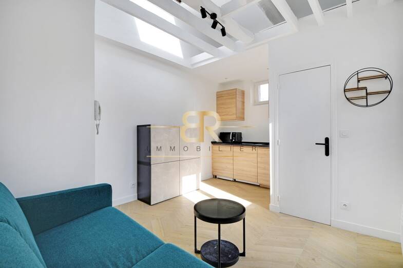 Appartement à louer 950 € 1 pièce 15 m² Dernier étage, Étage 2/2 Goutte d'Or-Château Rouge Paris 18ème 75018