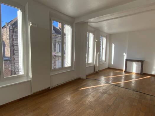 Appartement à louer 680 € 5 pièces 4 chambres 112 m² 1er étage Est Romilly-sur-Seine 10100