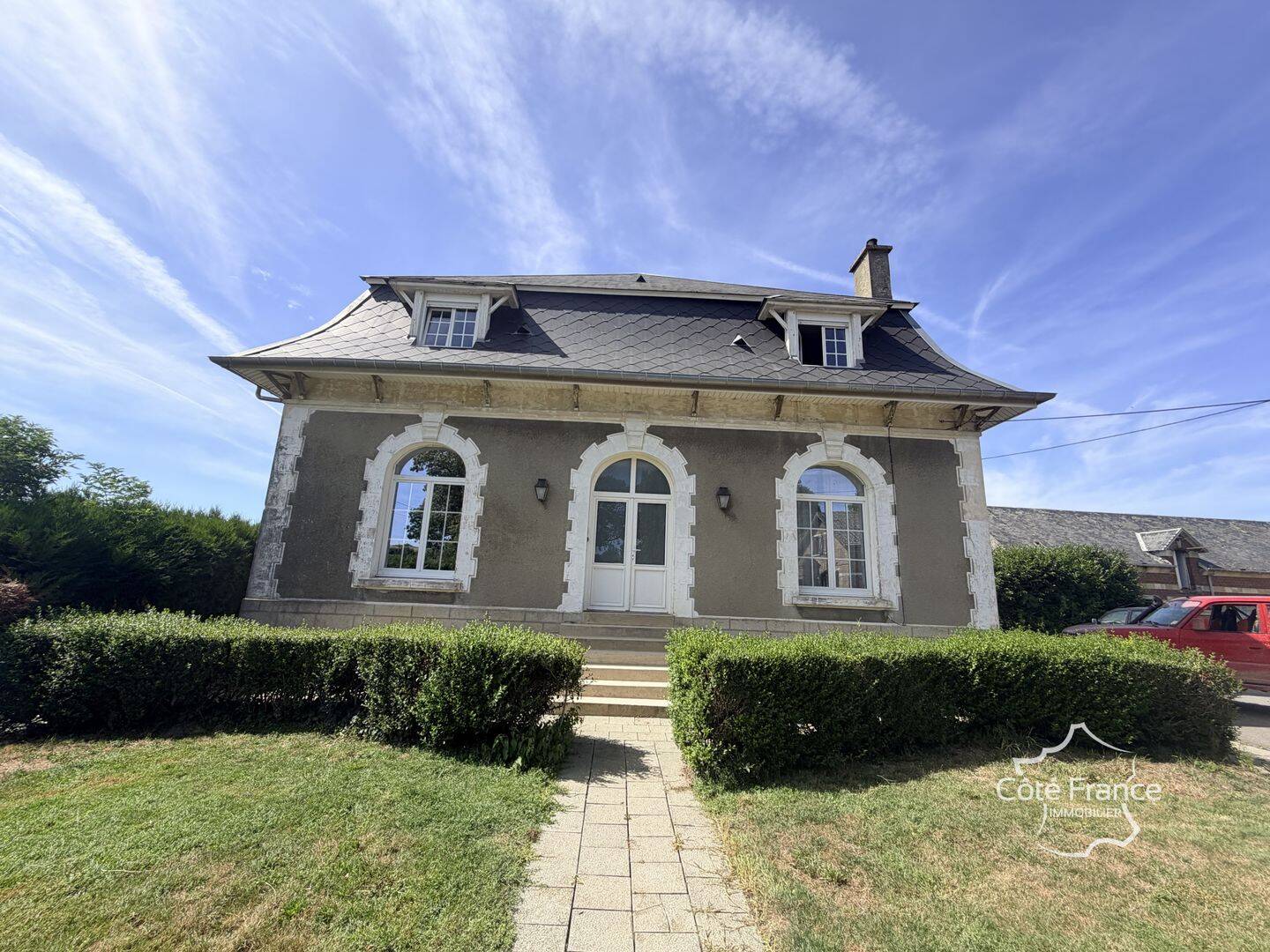 Maison 8 pièces 231 m² · à Templeux-le-Guérard · 231 m² · 250 000 €