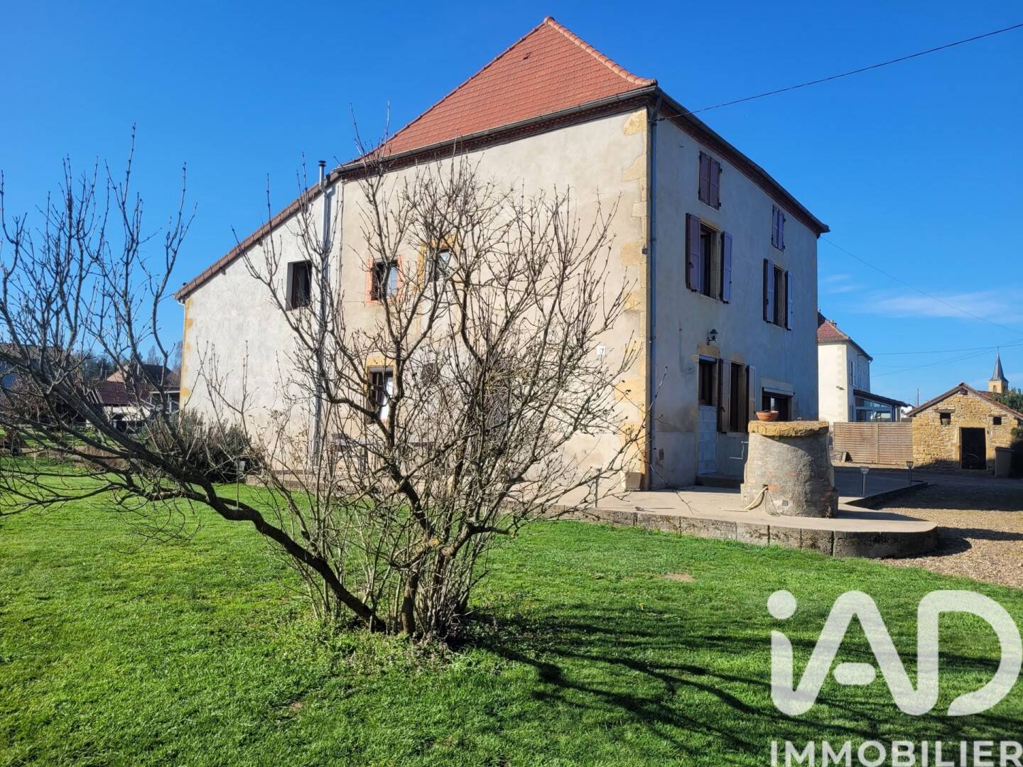 Maison 7 pièces 216 m² · à Chambilly · 216 m² · 299 000 €