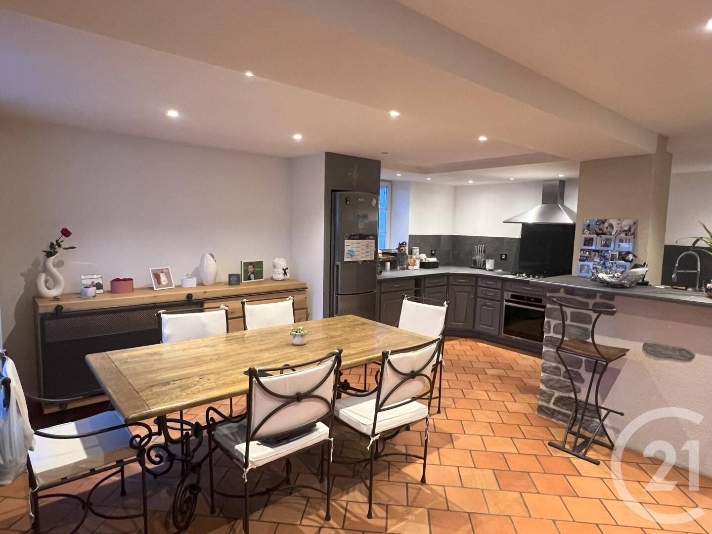 Maison 7 pièces 243 m² · à Chambray · 243 m² · 450 000 €