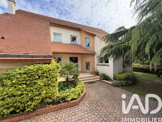 Maison à vendre 568 000 € 8 pièces 4 chambres 261 m² 823 m² de terrain Le Bourg Centre Soisy-sur-Seine 91450