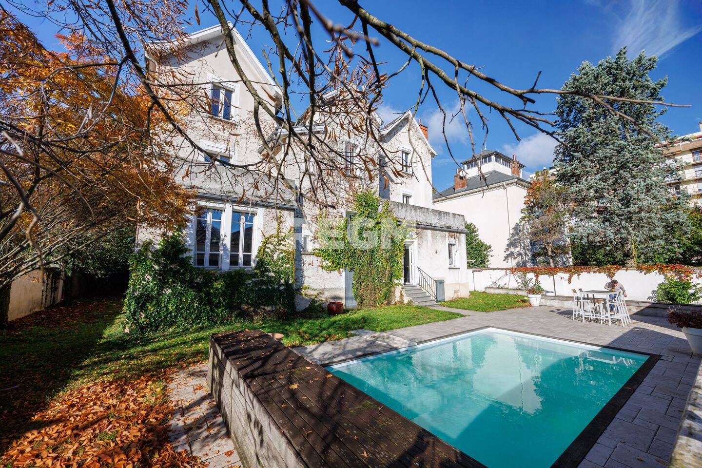 Maison 8 pièces 260 m² · à Grenoble · 260 m² · 748 500 €
