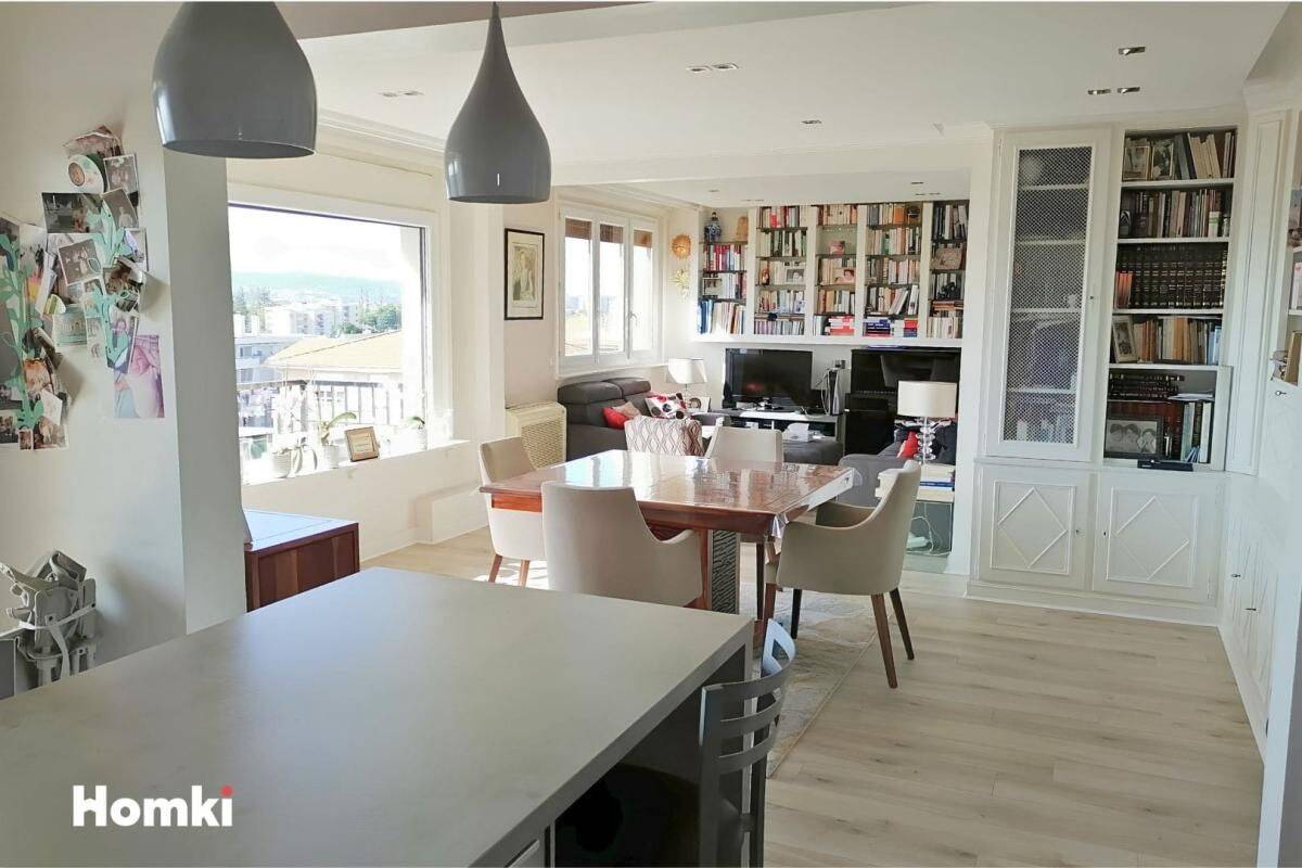 Appartement 4 pièces 104 m² · à Bron · 104 m² · 383 900 €