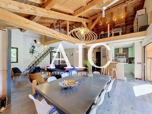 Chalet à vendre 1 790 000 € 7 pièces 4 chambres 256,8 m² 1 207 m² de terrain Combloux 74920