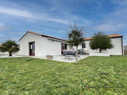 Maison de plain-pied à vendre 273 500 € 6 pièces 3 chambres 130 m² 1 081 m² de terrain Longèves 85200