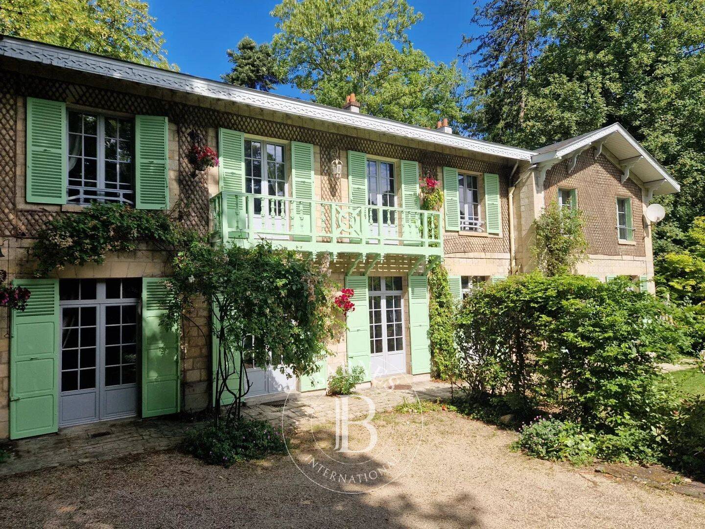 Maison 8 pièces 347 m² · à Asnières-sur-Oise · 347,4 m² · 1 630 000 €