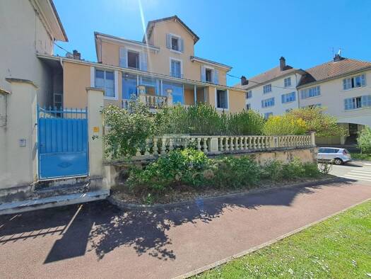 Maison à vendre 255 000 € 7 pièces 3 chambres 122,3 m² 181 m² de terrain Belley 01300