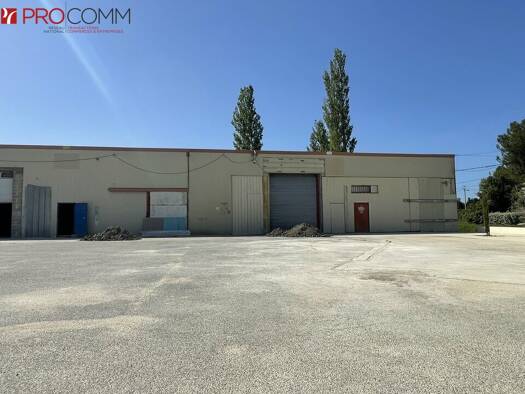 Entrepôt à louer 1 200 € 350 m² d'espace de stockage Barbentane 13570