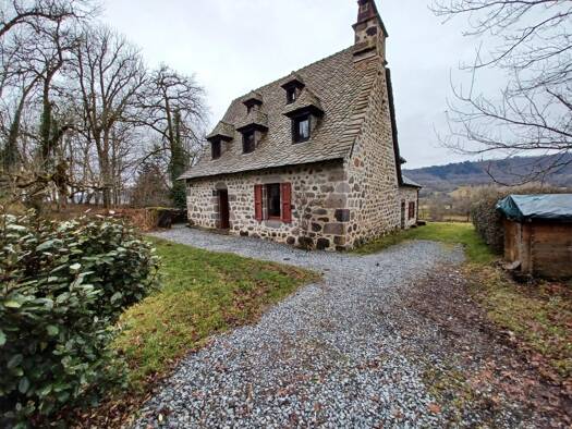 Maison à louer 750 € 5 pièces 4 chambres 163 m² Polminhac 15800