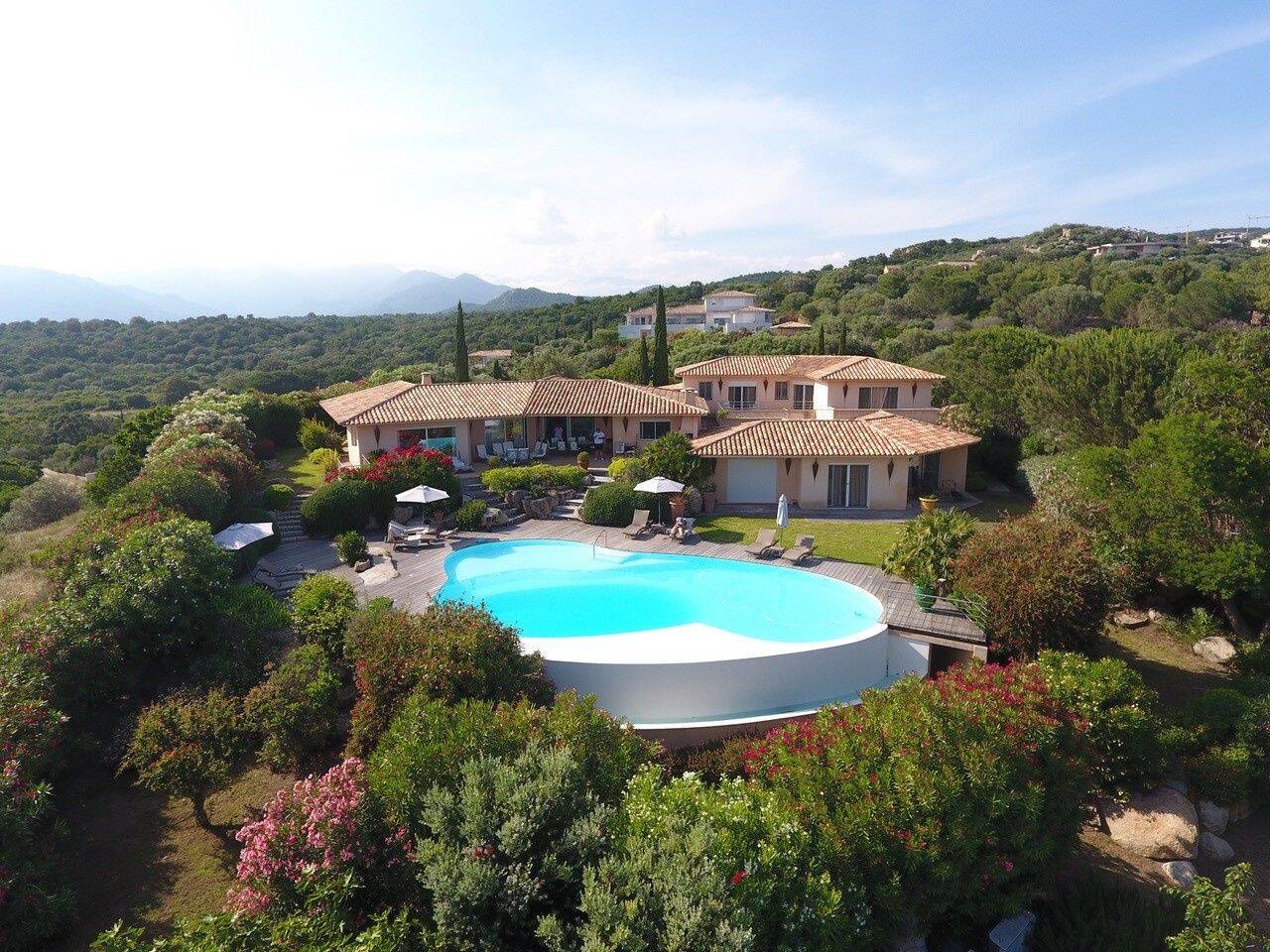 Maison 8 pièces 435 m² · à Lecci · 435 m² · 3 800 000 €