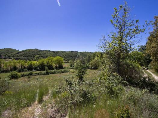 Terrain constructible à vendre 190 000 € 2 692 m² de terrain Allemagne-en-Provence 04500