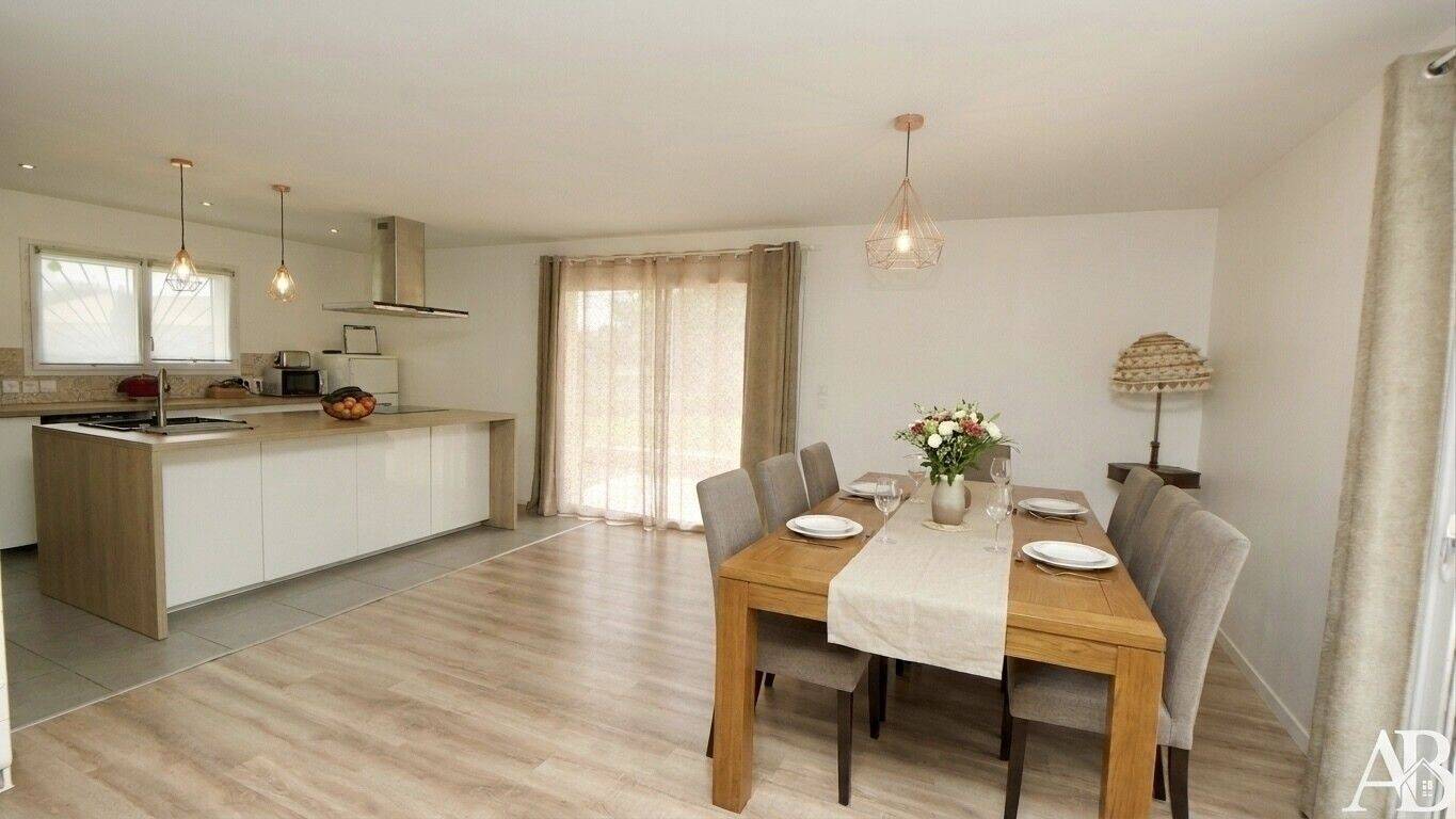 Maison 4 pièces 100 m² · à Saint-Christoly-de-Blaye · 100 m² · 220 000 €