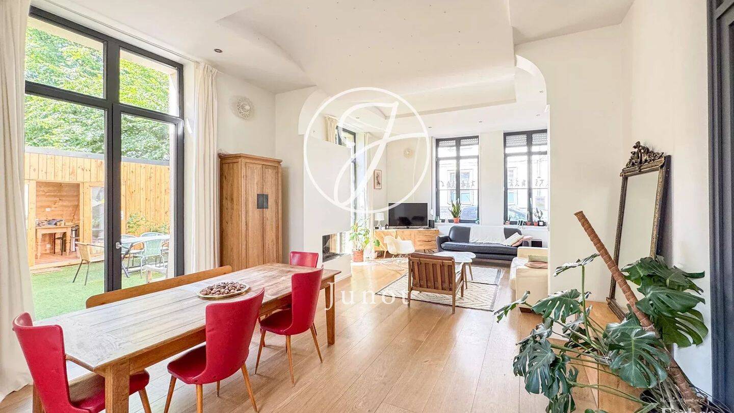 Maison 12 pièces 253 m² · à Lille · 252,6 m² · 1 050 000 €