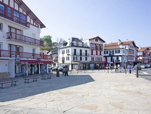 Appartement à vendre 490 000 € 3 pièces 2 chambres 74 m² Étage 1/3 Nord Ciboure 64500