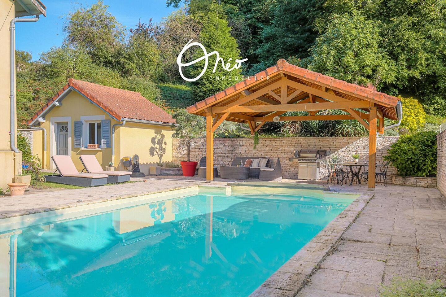 Maison 8 pièces 225 m² · à Saint-Pierre-de-Chandieu · 225 m² · 749 000 €